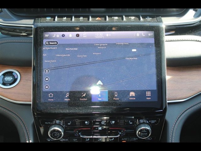 Used 2022 Jeep Grand Cherokee Summit AWD/4WD image 17