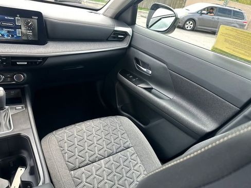 Used 2025 Nissan Kicks SV w/ Charging Package image 21