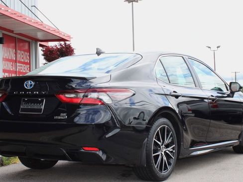 Used 2024 Toyota Camry SE FWD image 11