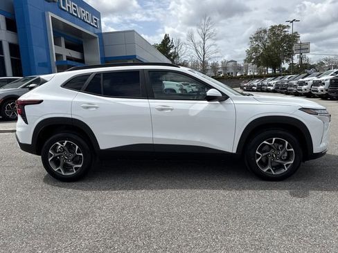 New 2026 Chevrolet Trax LT w/ Driver Confidence Package image 2