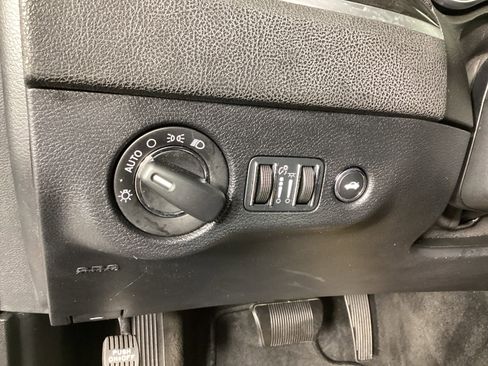 Used 2015 Chrysler 300 Limited image 22