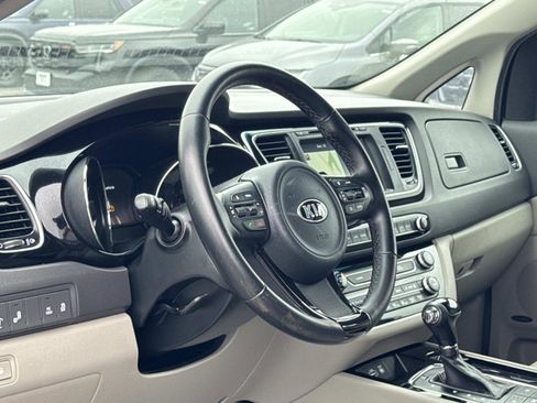 Used 2016 Kia Sedona SX image 12