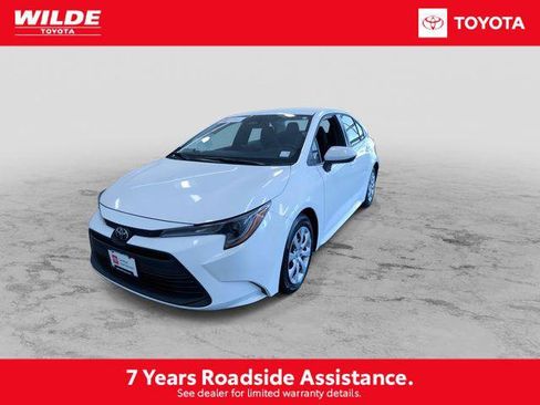 Certified 2025 Toyota Corolla LE FWD image 5