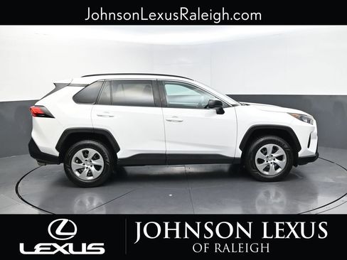 Used 2020 Toyota RAV4 LE FWD image 6