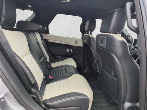 Used 2021 Land Rover Discovery S R-Dynamic image 19