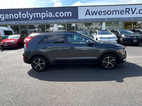 Used 2025 Kia Niro LX FWD image 8