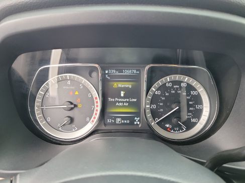 Used 2017 Nissan Titan SL image 24