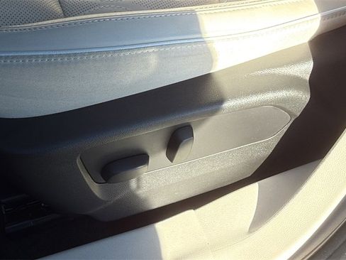 Used 2023 Buick Envision Avenir image 11