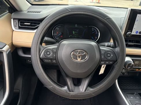 Used 2025 Toyota RAV4 LE AWD/4WD image 14