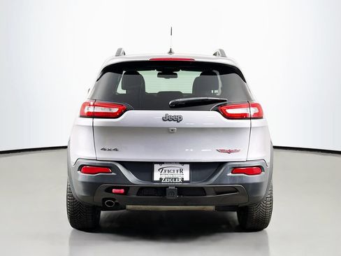 Used 2017 Jeep Cherokee Trailhawk AWD/4WD image 6