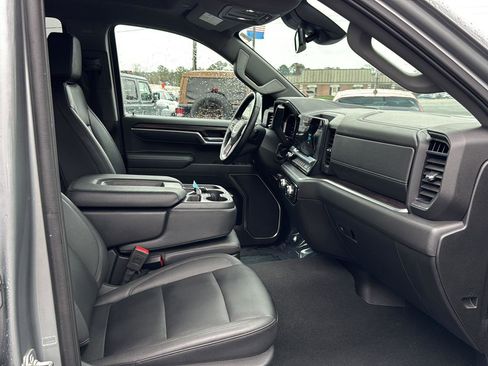 Used 2025 GMC Sierra 1500 SLT image 11