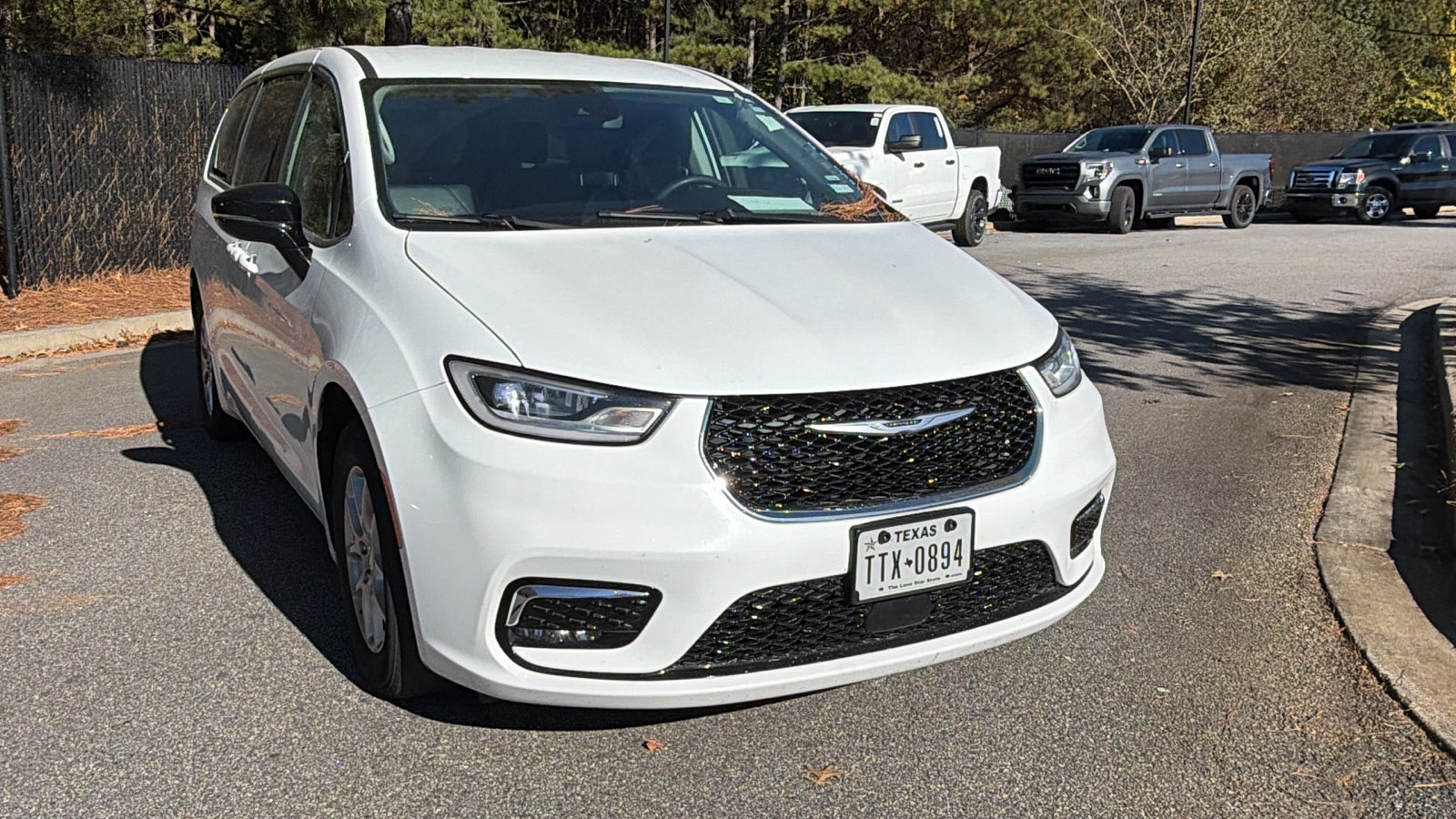 Used 2024 Chrysler Pacifica Touring-L FWD image 5
