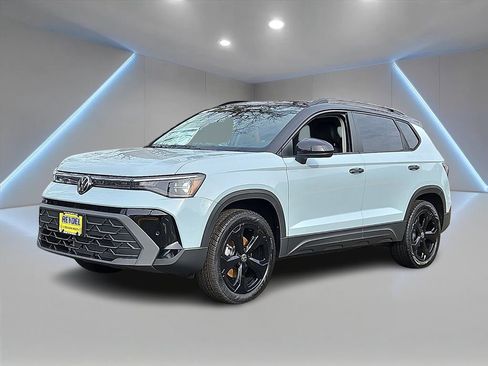 New 2026 Volkswagen Taos SE image 1