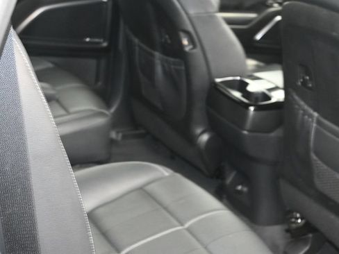 Used 2022 Kia Telluride SX w/ Towing Package FWD image 13