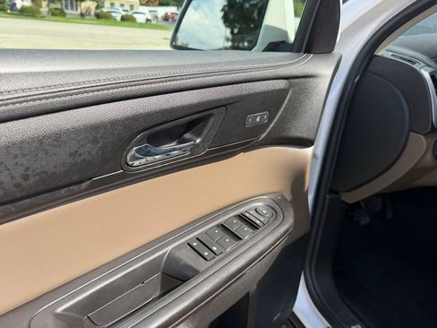 Used 2017 GMC Acadia Limited SLT AWD/4WD image 11