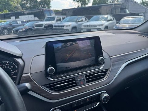 Used 2025 Nissan Altima 2.5 SV FWD image 23