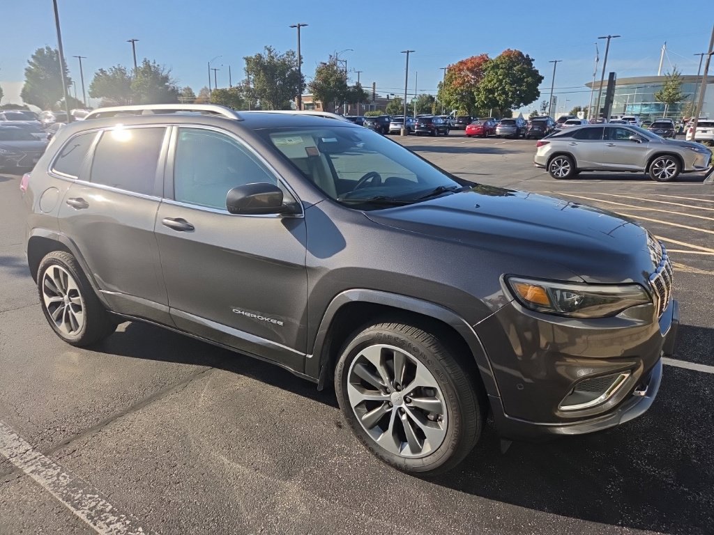 Used 2019 Jeep Cherokee Overland w/ Technology Group AWD/4WD image 3