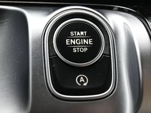 Used 2020 Mercedes-Benz GLB 250 w/ Premium Package image 28