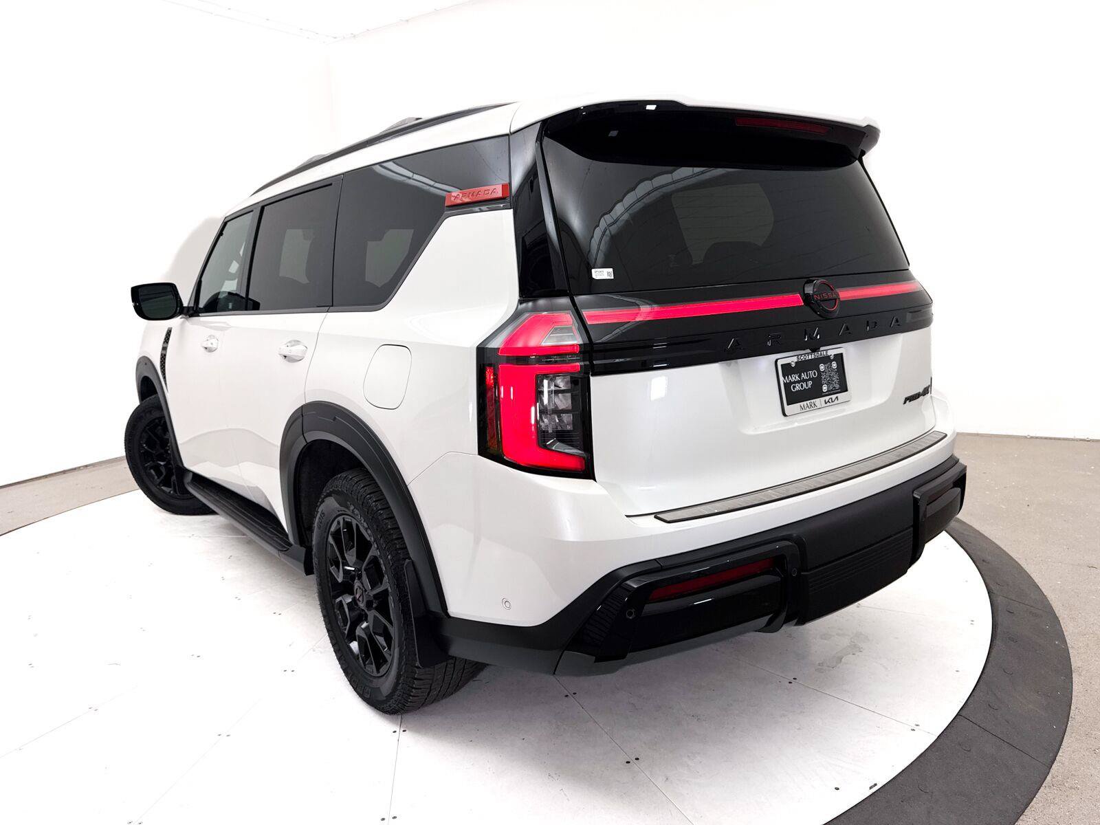 Used 2025 Nissan Armada PRO-4X w/ Pro-4X Premium Package AWD/4WD image 8