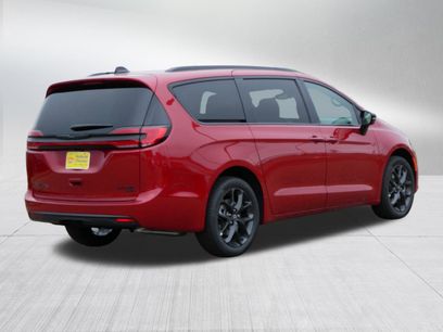 New 2026 Chrysler Pacifica Limited w/ S Appearance Package