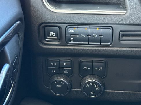 Used 2024 Chevrolet Suburban LT image 39