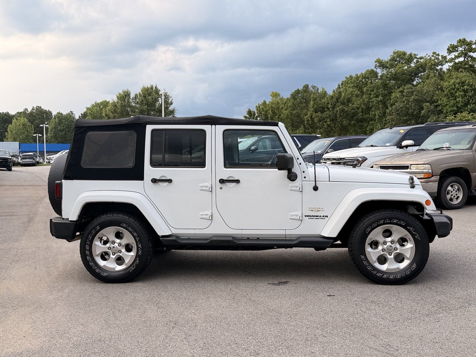 Used 2015 Jeep Wrangler Unlimited Sahara w/ Dual Top Group AWD/4WD image 12