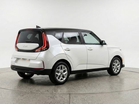 Used 2025 Kia Soul LX w/ LX Technology Package image 9