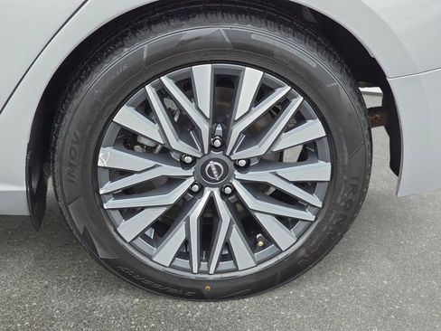 Used 2024 Nissan Altima 2.5 SV image 31