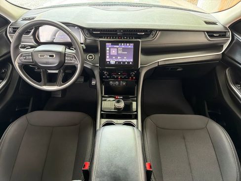 Used 2023 Jeep Grand Cherokee Laredo RWD image 21