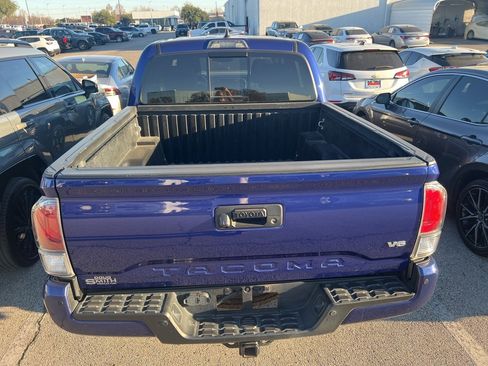 Used 2022 Toyota Tacoma TRD Sport V6 image 5