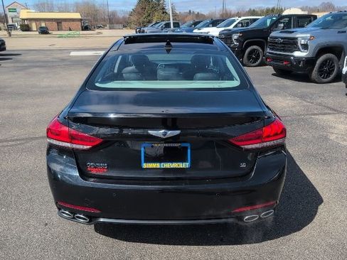 Used 2015 Hyundai Genesis 5.0 image 8