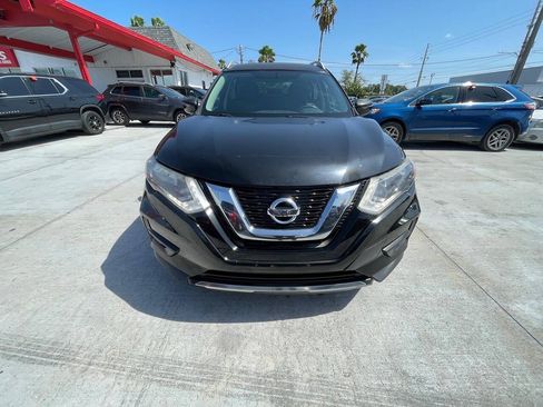 Used 2017 Nissan Rogue SV FWD image 1