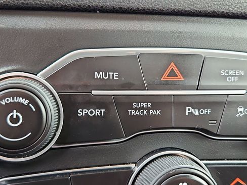 Used 2019 Dodge Charger SXT w/ Blacktop Package image 19