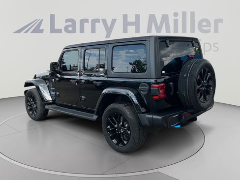 Used 2023 Jeep Wrangler Unlimited Sahara w/ Cold Weather Group AWD/4WD image 3