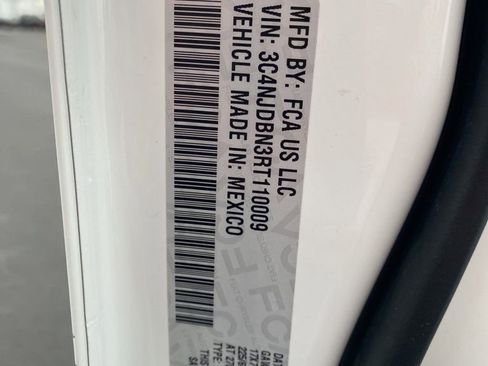 Used 2024 Jeep Compass Latitude image 47