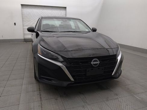 Used 2025 Nissan Altima 2.5 SV FWD image 14