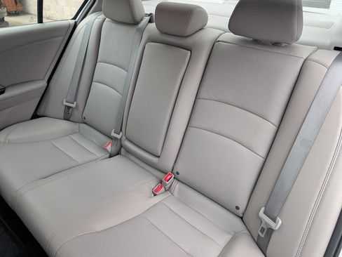 Used 2017 Honda Accord EX-L image 7