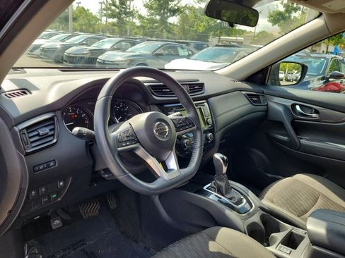 Used 2020 Nissan Rogue S w/ Special Edition Package FWD image 17