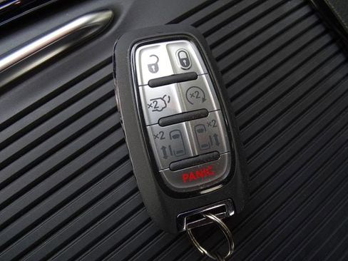 New 2024 Chrysler Pacifica Limited w/ S Appearance Package image 25