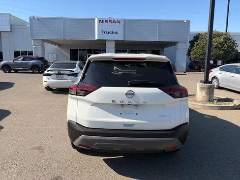 Used 2023 Nissan Rogue S AWD/4WD image 5