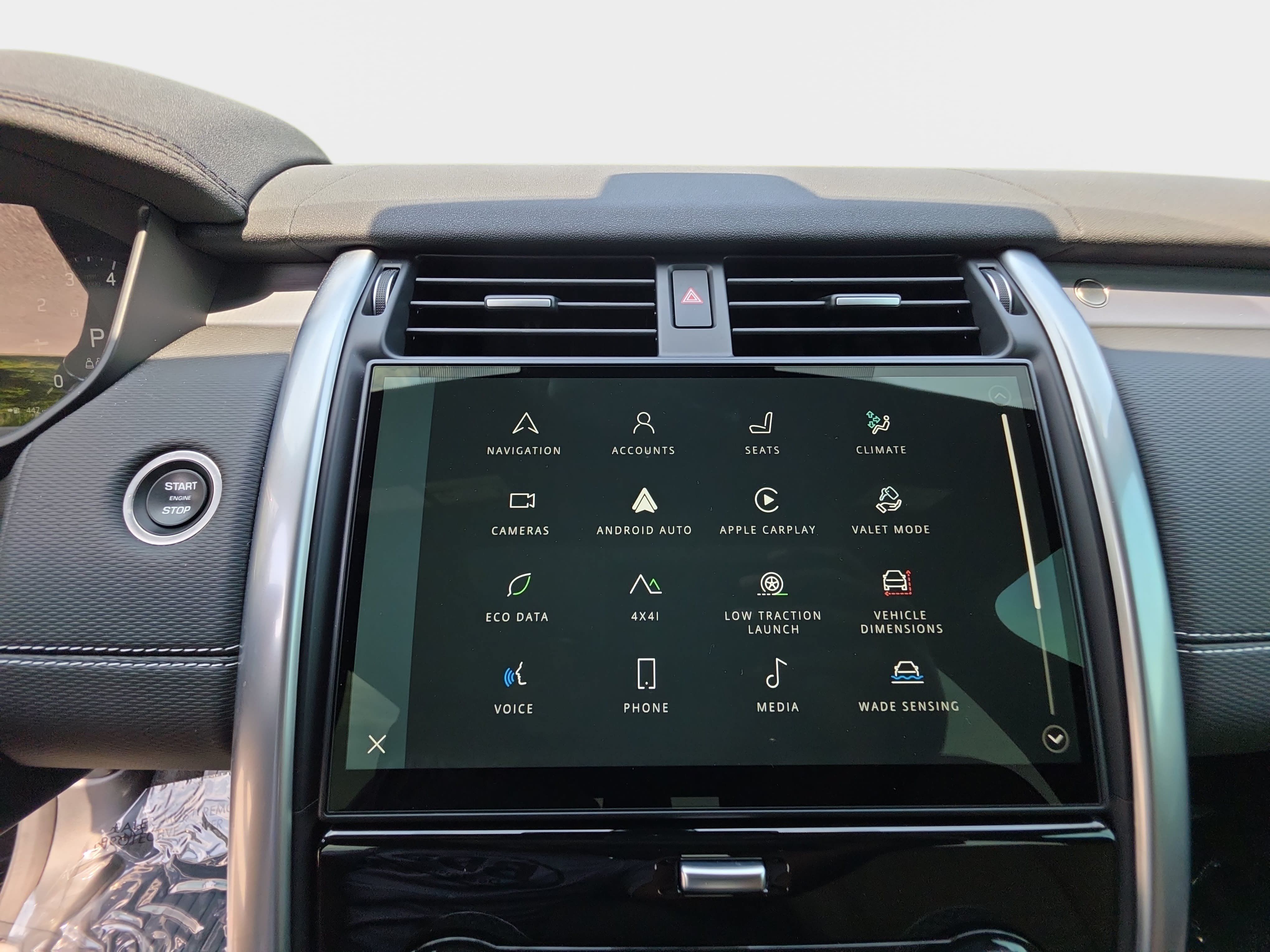 Certified 2025 Land Rover Discovery Dynamic SE AWD/4WD image 24
