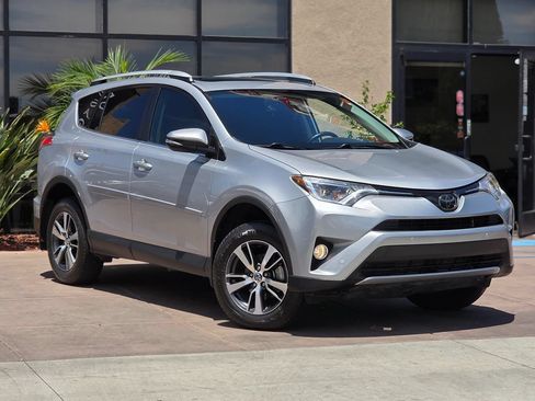 Used 2016 Toyota RAV4 XLE w/ Convenience Package FWD image 3