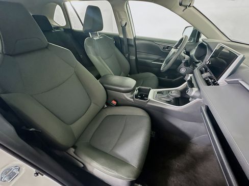 Used 2025 Toyota RAV4 LE AWD/4WD image 30