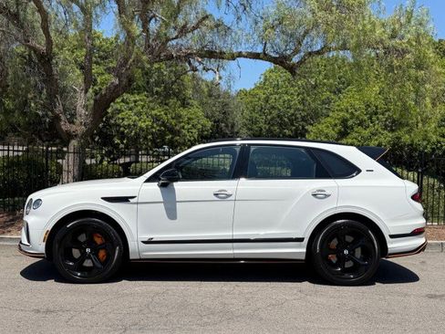 Used 2025 Bentley Bentayga AWD/4WD image 2
