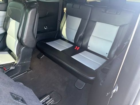 Used 2023 Ford Explorer XLT w/ Equipment Group 202A AWD/4WD image 28