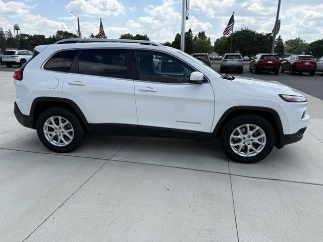 Used 2016 Jeep Cherokee Latitude AWD/4WD image 9