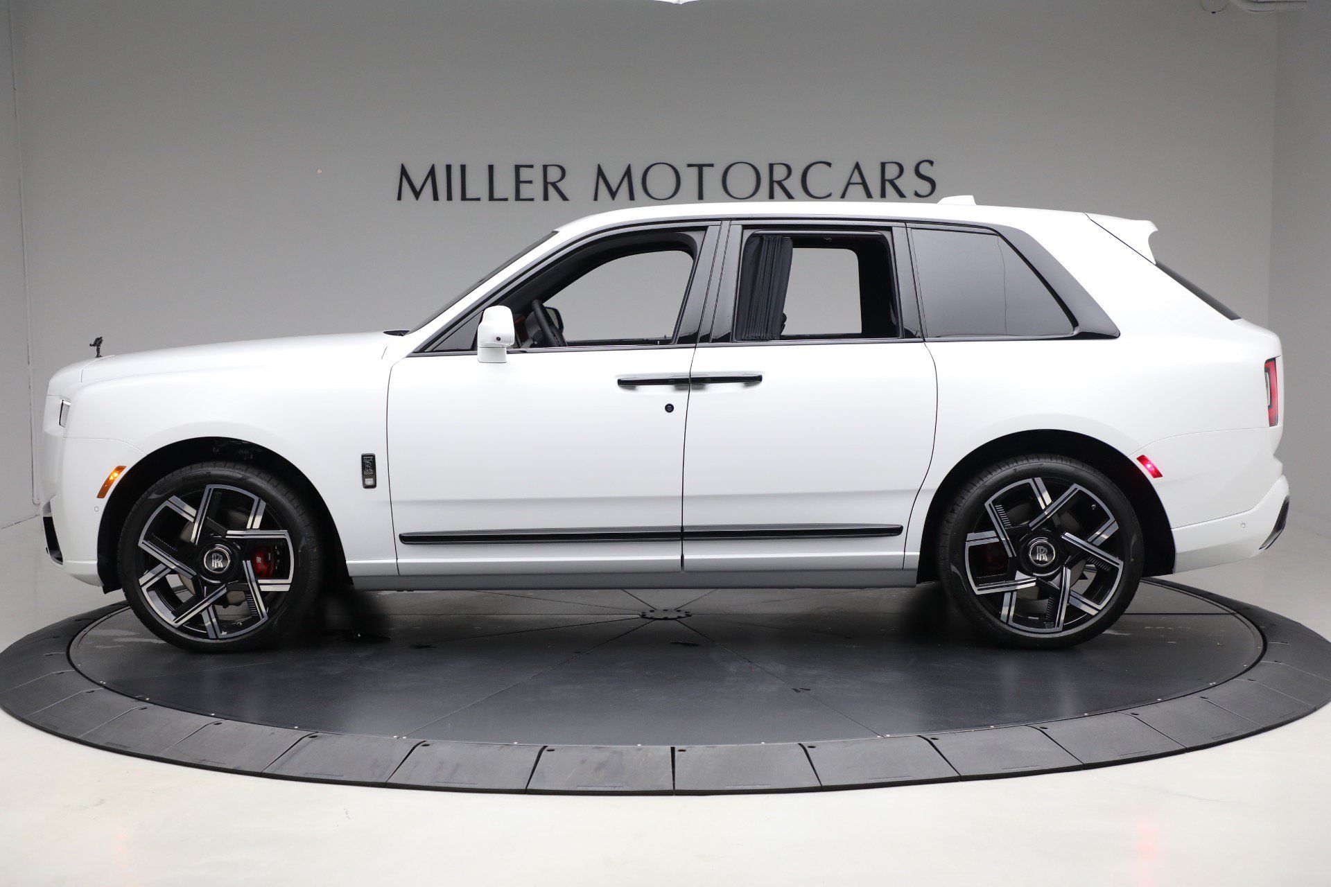 Certified 2025 Rolls-Royce Cullinan Black Badge AWD/4WD image 3