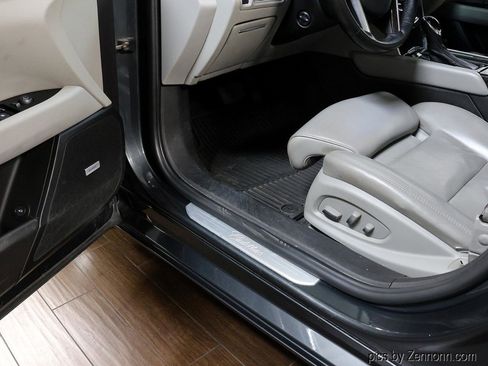 Used 2013 Cadillac XTS Luxury FWD image 25