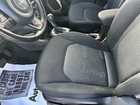 Used 2017 Jeep Renegade Latitude AWD/4WD image 39