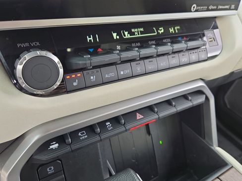 Used 2024 Toyota Sequoia Capstone image 17